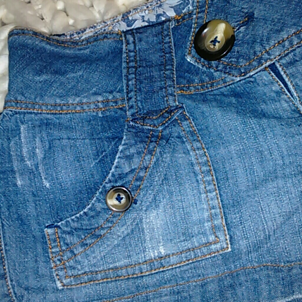 Shorts - Picture 2 of 6